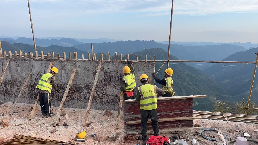 筑路修橋后，群山闊然時 ——劍閣縣下寺至利州區(qū)月壩公路項目（三個石至硝洞埡段）高質(zhì)量建設(shè)側(cè)記